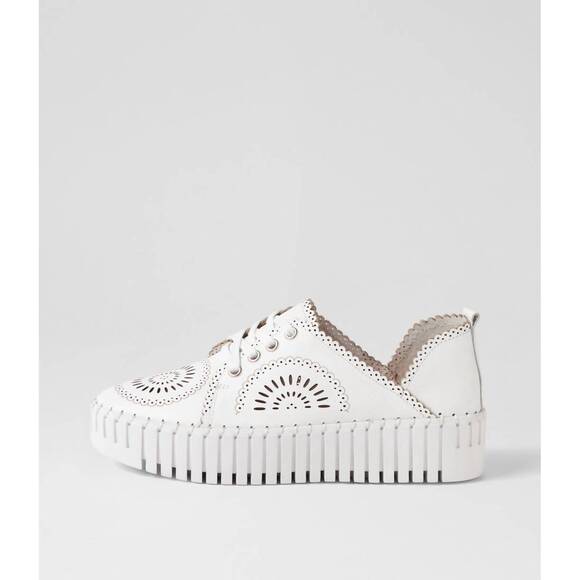 DJANGO & JULIETTE Shoes - NEW DJANGO & JULIETTE women's bafia sneakers in white leather/ white sole